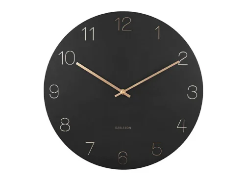 Karlsson Wandklok Mimmun zwart met gegraveerde cijfers en goudkleurige wijzers, modern en elegant