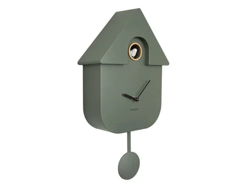 Wandklok Nooskek Groen van Karlsson, moderne koekoeksklok met metallic frame en pendel