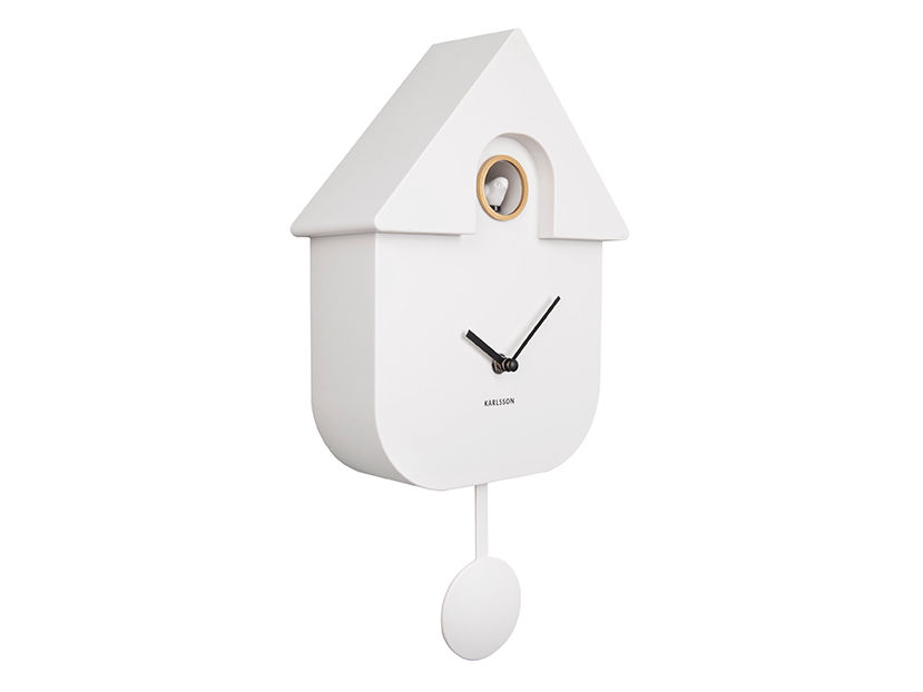 Wandklok Una Wit van Karlsson met huisvorm, zwarte wijzers en slinger in modern wit design