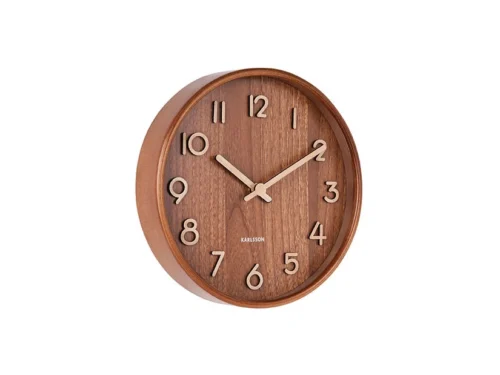 Karlsson Wandklok Raasino Walnoot met warm houten design en duidelijke mid-century uitstraling
