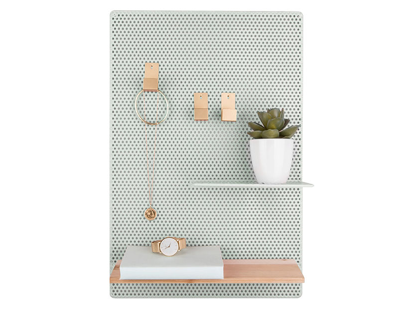 Memobord Birora metaal grijs met plankje, haken, sieraden, plant en decoratieve opbergruimte