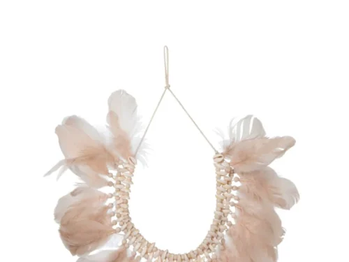 Roze Woonaccessoire Didel met veren en schelpen, boho wanddecoratie met luchtige, natuurlijke uitstraling