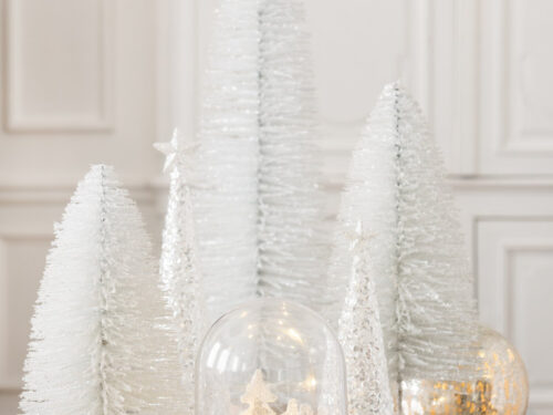 Witte Vausello kunststof kerstboom H38 cm met houten voet, compacte winterse woondecoratie