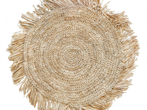 Skavoro raffia placemat naturel met handgeweven structuur en speelse franjes voor een warme tafelsfeer
