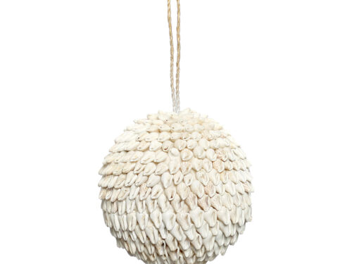 Decoratiebal Voordes Wit van schelp, handgemaakt, wit en compact met ophanglus voor wanddecoratie