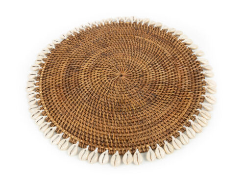Placemat Pildor Rotan Naturel met handgeweven rotan en schelpenrand in warme bruine tinten