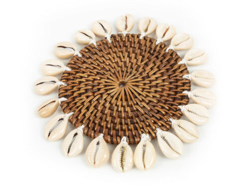 Onderzetter Kleeskira rotan naturel met schelpenrand in warme bruine tint