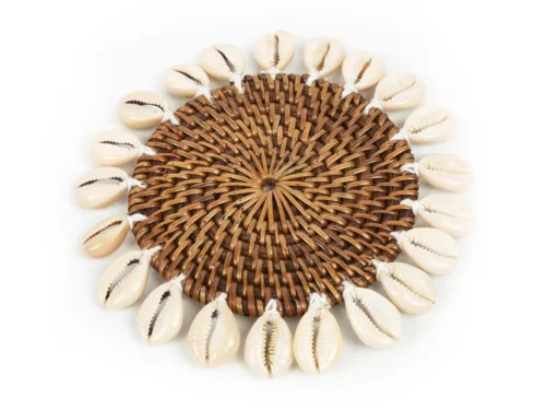 Onderzetter Kleeskira rotan naturel met schelpenrand in warme bruine tint