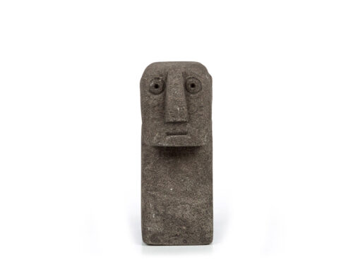 Beeld Naltu Steen Grijs H11 cm, handgesneden zandstenen woonaccessoire met abstract gezicht