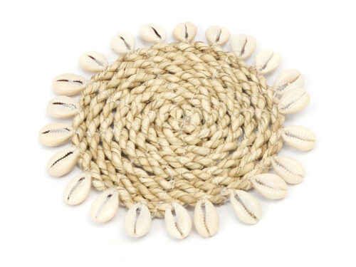 Grookio Raffia Naturel onderzetter met ronde vorm, naturel geweven raffia en kauri-schelpen