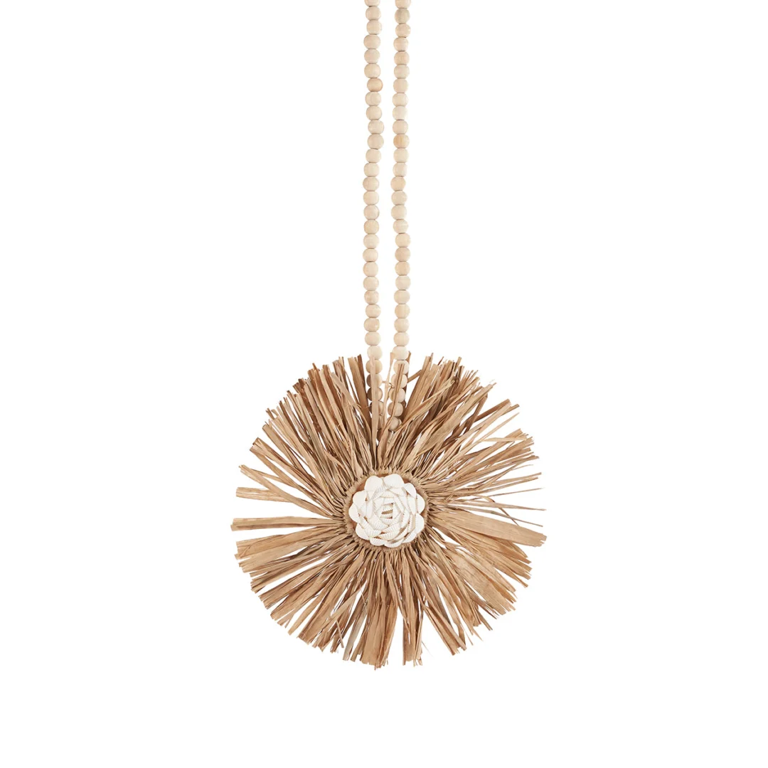 Gordijn Kerala Naturel wandhanger met raffiafranje, schelprozet en houten kralenketting