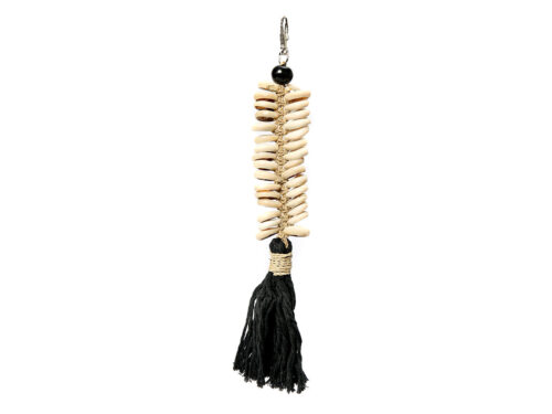 Sleutelhanger Soest zwart katoen met schelpen en kwast, handgemaakte woonaccessoire