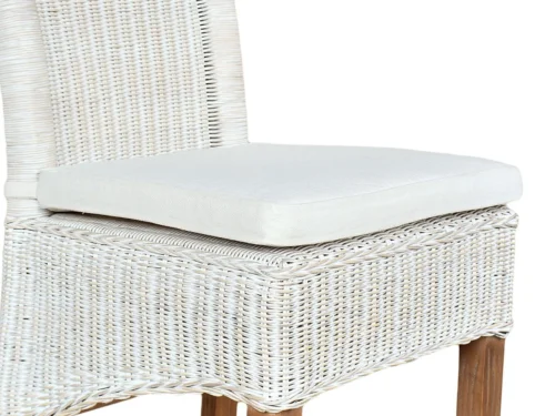 Kussen Titona linnenkleur 43x42 cm op rattanstoel, comfortabel zitkussen met strakke afwerking