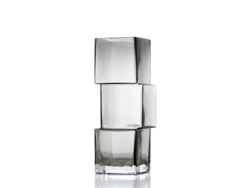 Vaas Judal Glas in gerecycled donkergrijs glas, gestapelde kubusvorm met luxe, heldere uitstraling