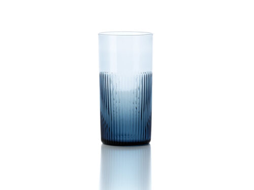 Drinkglas Preessira Glas Blauw met hoge slanke vorm en golvende structuur in Indiaas blauw