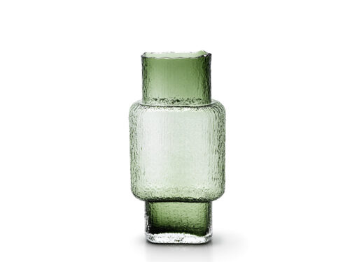Hielvine glazen vaas in zacht groen, hoge vorm met ribbelstructuur van gerecycled glas