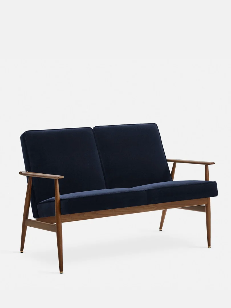 2-zitsbank Rures Velvet Indigo met donkerblauwe fluwelen bekleding en houten armleuningen