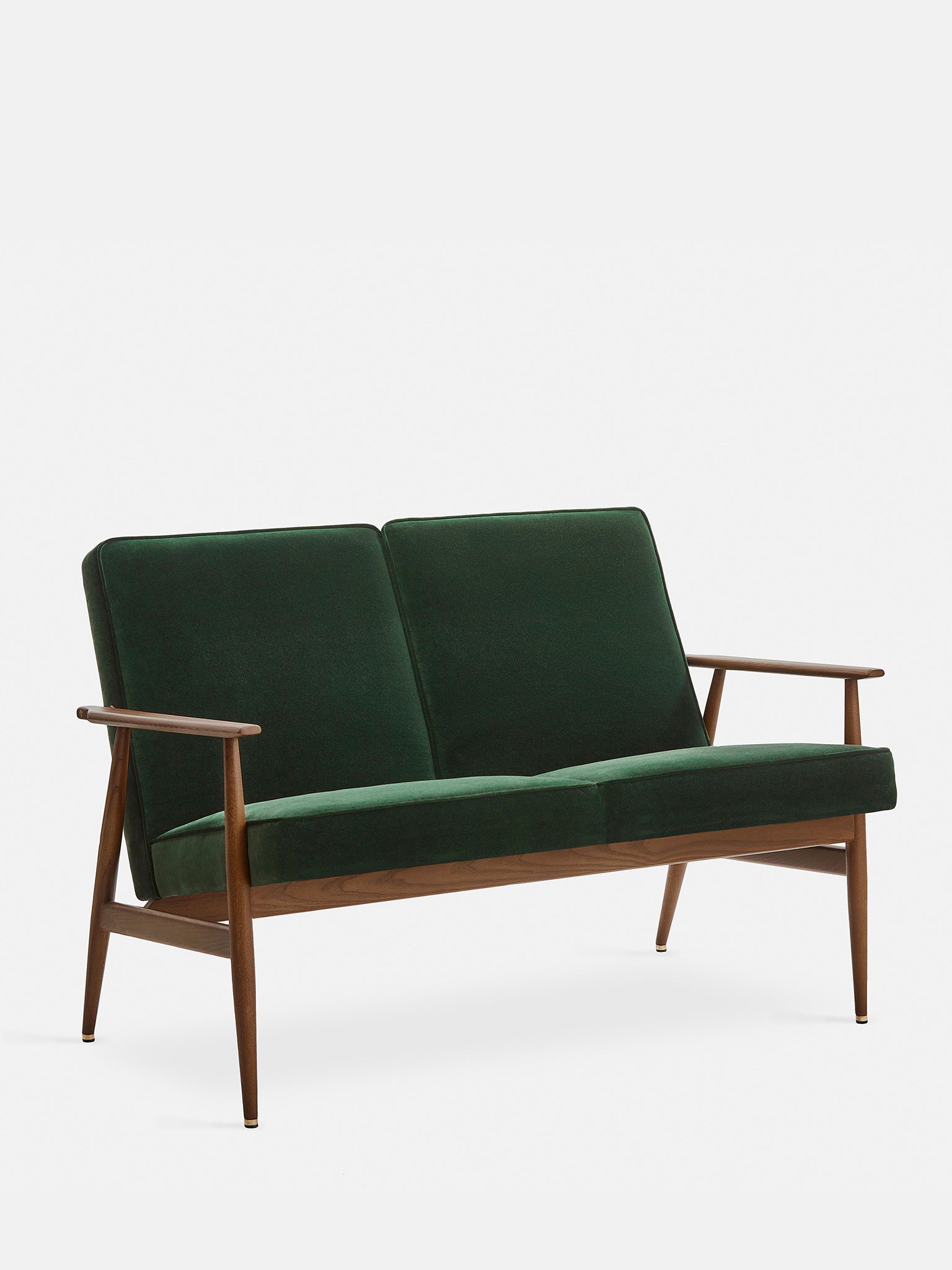Bank Lummor Velvet, donkergroene tweezitsbank met houten frame en slanke armleuningen