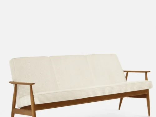 Bank Haskes 3-zitsbank in crème ribstof met houten armleuningen en luchtig retrodesign