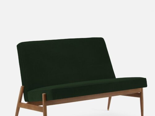 Bank Braussel Velvet in donkergroen met houten frame en slanke poten, compact en stijlvol design
