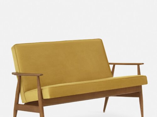 Bank Prorru velvet mosterdgeel met houten frame en slanke retro poten