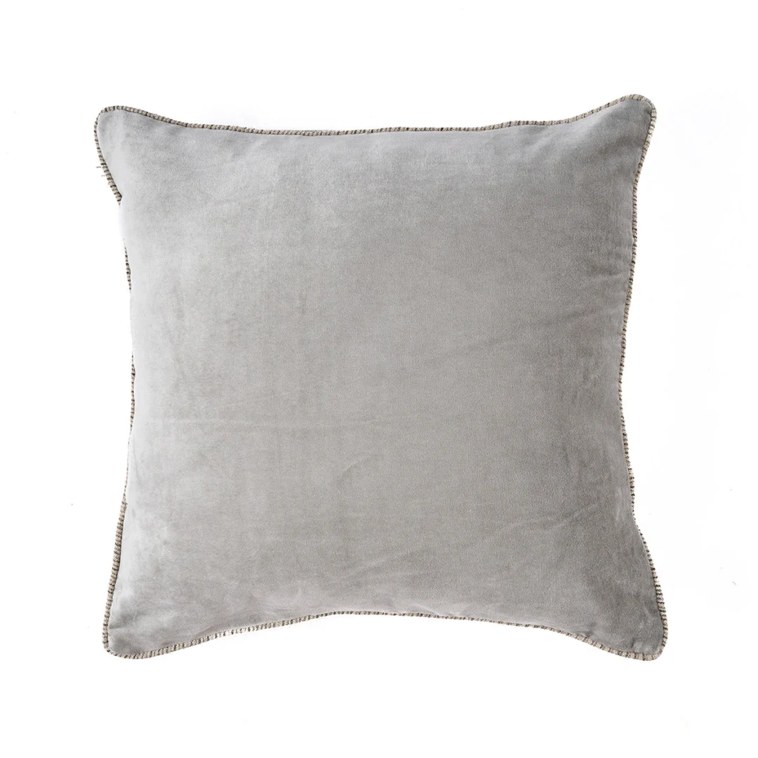 Kussenhoes Kaarmena grijs 50x50 cm van fluweel met zachte glans en sierlijke randafwerking