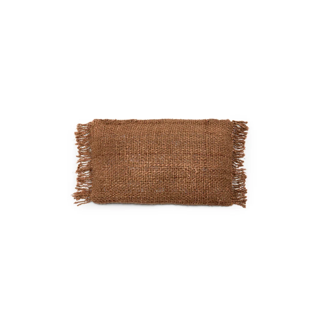 Bruine Vaurnora kussenhoes 50 x 30 cm van katoen met rustige textuur en franjes