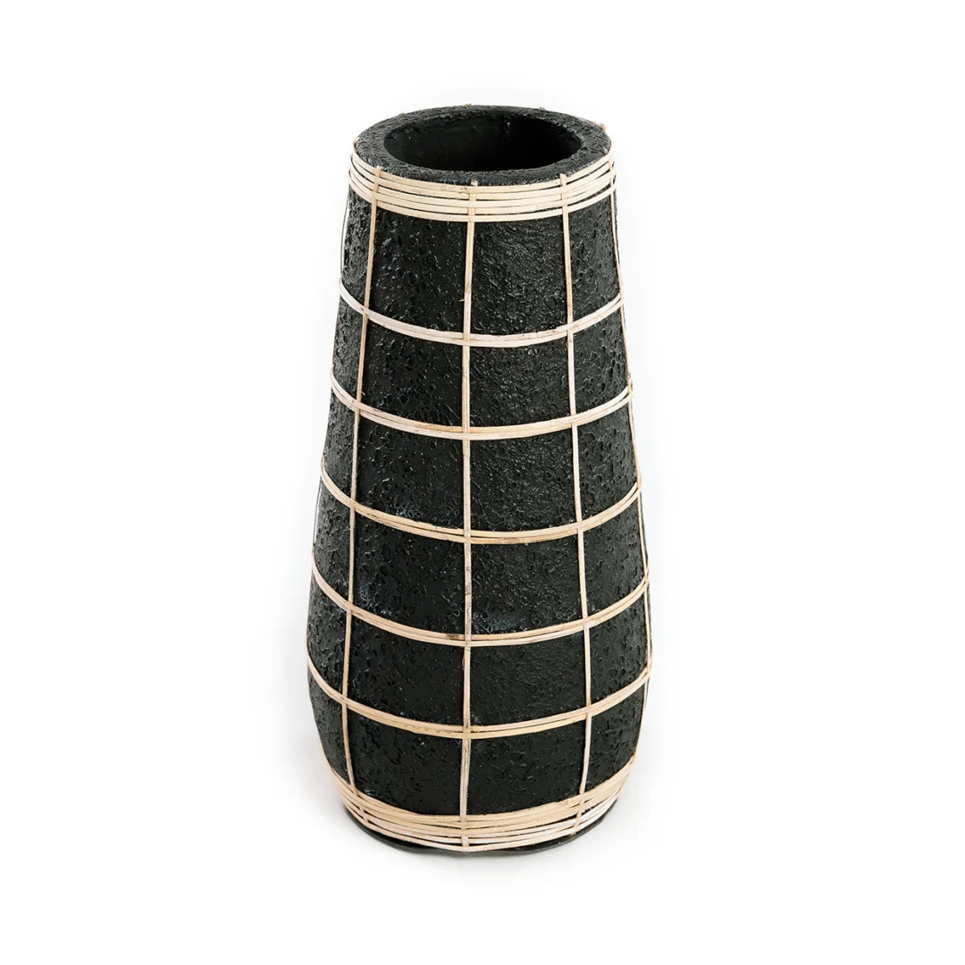 Vaas Klannes Rotan Naturel H31 cm, zwarte terracotta vaas met naturel rotan accenten