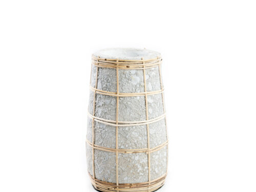 Vaas Raurrea Rotan Naturel H22 cm, terracotta vaas met rotan detail en natuurlijke betonkleur