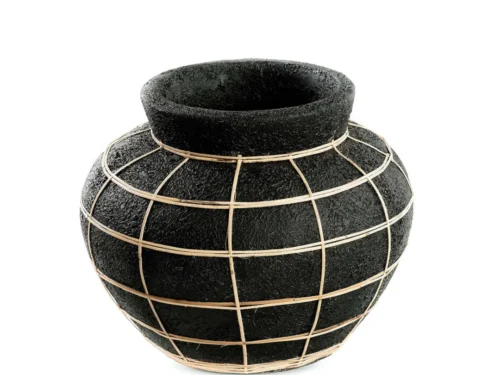Buikvaas Flaantu Rotan Zwart, ronde terracotta vaas met rotan detail voor droogbloemen