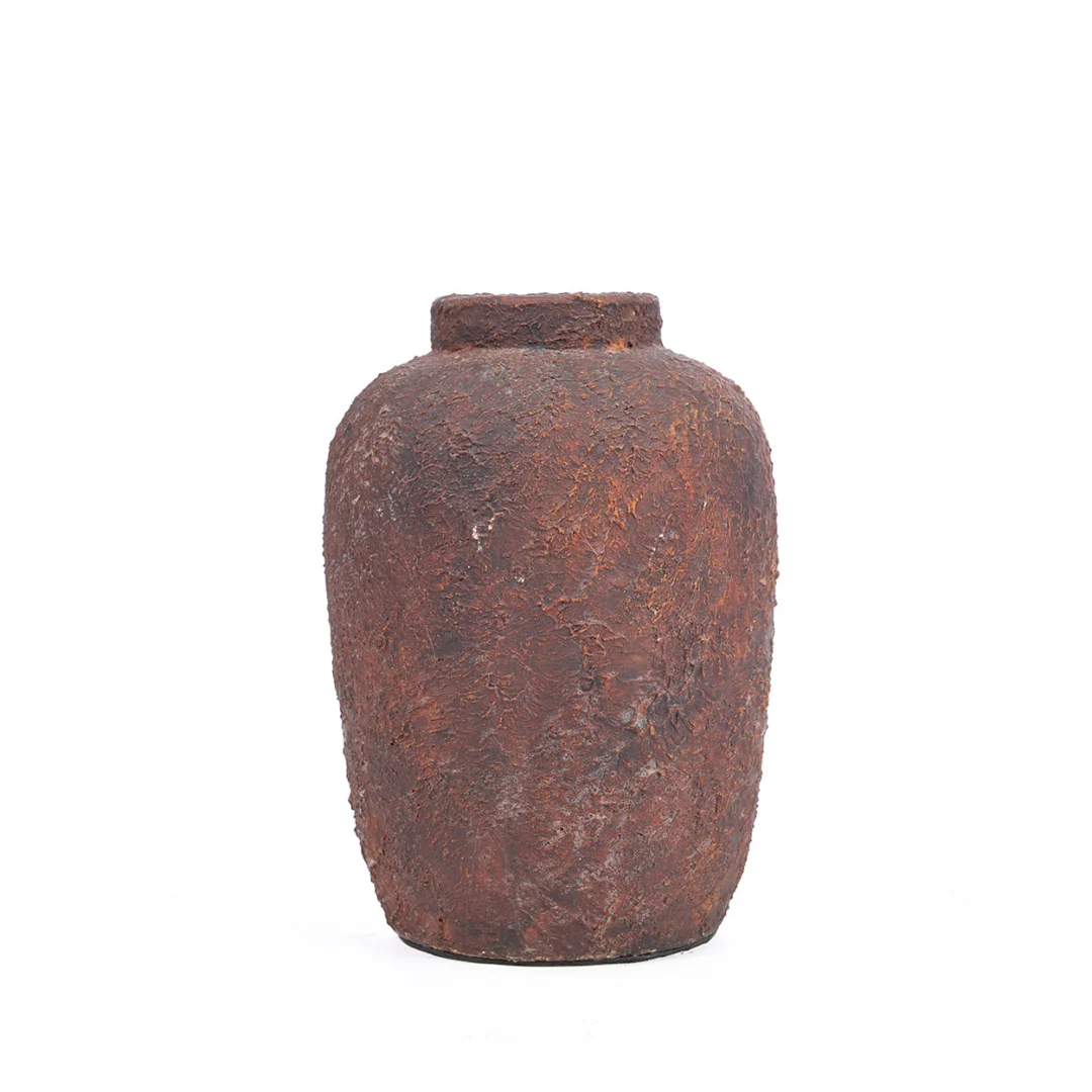 Vaas Sleerino Bordeaux, compacte terracotta vaas met diepe bordeauxkleur en robuuste textuur