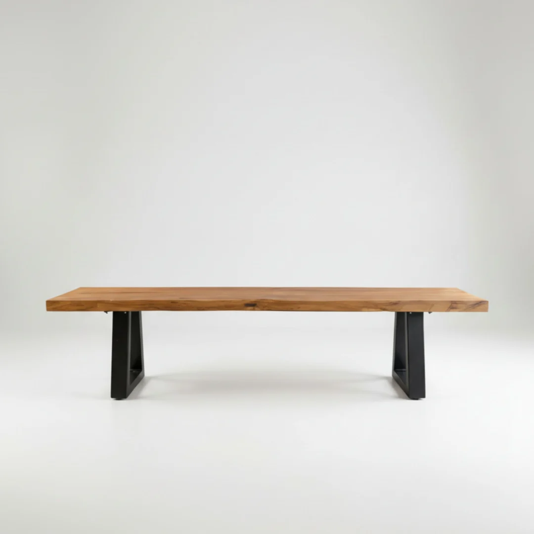 Bank Boltella Teak Naturel met gerecycled teakhouten blad en stevige zwarte ijzeren poten