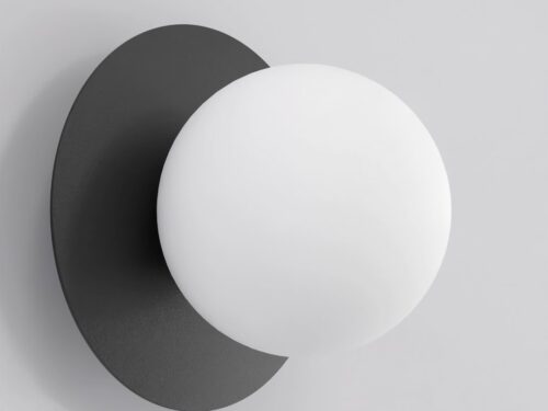 Wandlamp Lierdund Zwart Ø10 cm met zwart gepoedercoat staal en witte bolvormige kap