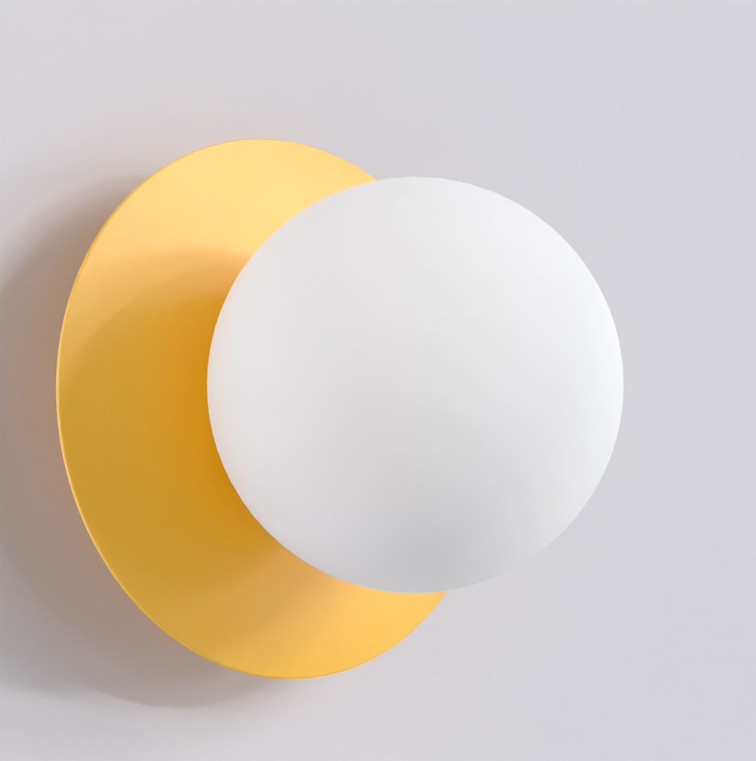 Wandlamp Damme Oranje Ø10 cm met organische oranje achterplaat en matte witte bol, minimalistisch ontwerp