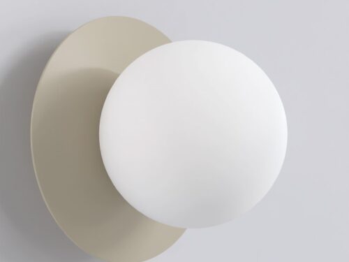 Wandlamp Bolvun Wit Ø10 cm met witte bolkap en mokka gepoedercoate basis, minimalistisch design