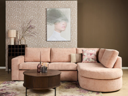 Bank Trorrea Roze hoekbank in zachte roze stof met afgeronde vormen en comfortabele chaise longue