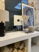 Decoratie Gissa Wit, minimalistische witte deco-stand voor tafel of vensterbank in modern interieur