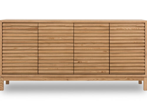 Dressoir Boornine van massief essen met lamellenfront en rustige Japandi-uitstraling
