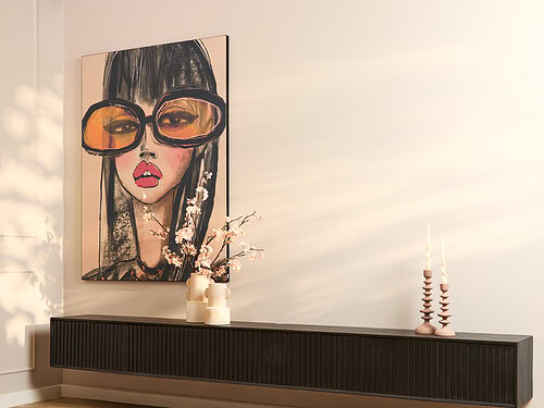 TV-meubel Prirund Zwart 280 cm, strak ribbelfront van zwart mangohout in een rustige woonkamer styling