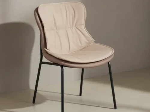 Eetkamerstoel Arelo lichtbruin  beige kuipzitting metalen frame