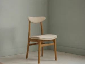 Eetkamerstoel  Avelo beige boucl√© houten frame