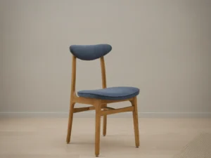 Eetkamerstoel  Avovia blauw boucl√© houten frame