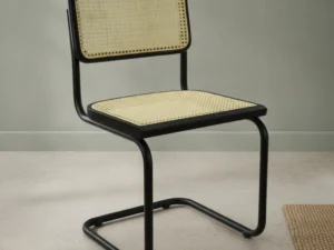Eetkamerstoel  Flelia zwart rotan met armleuning metalen frame