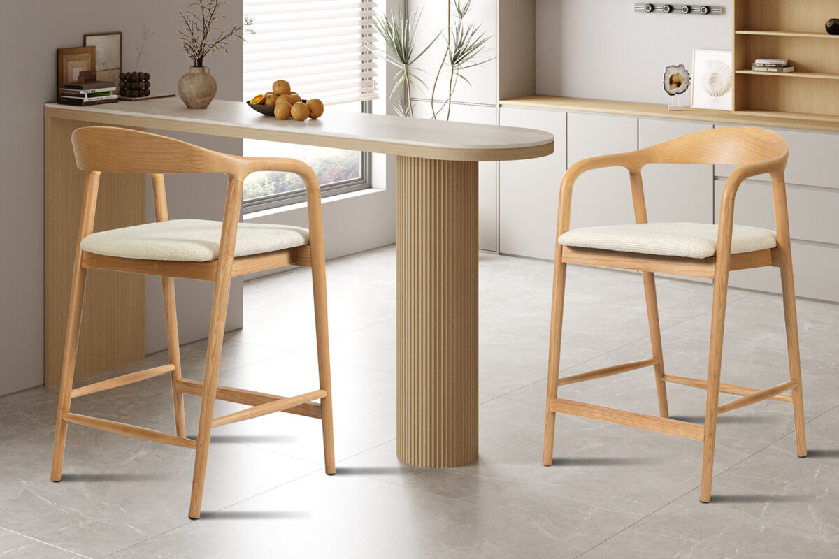 Counterstoel Cannes Met armleuning naturel beige stof Japandi