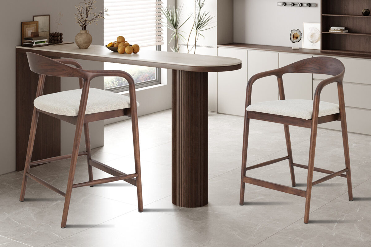 Counterstoel Cannes Met armleuning walnoot beige stof Japandi