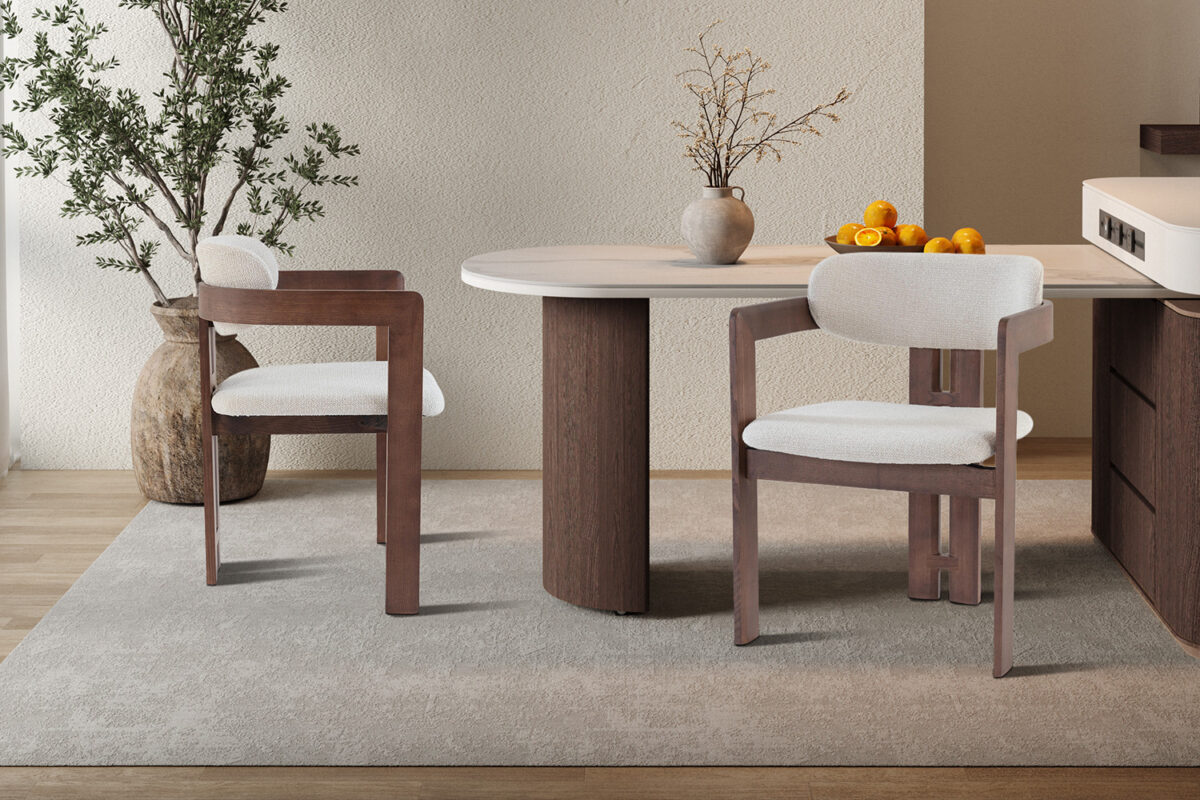 Eetkamerstoel Siena Met armleuning walnoot beige stof Japandi