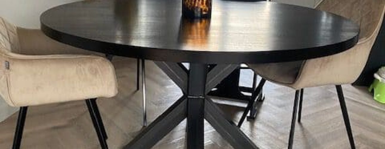zwarte ronde eettafel